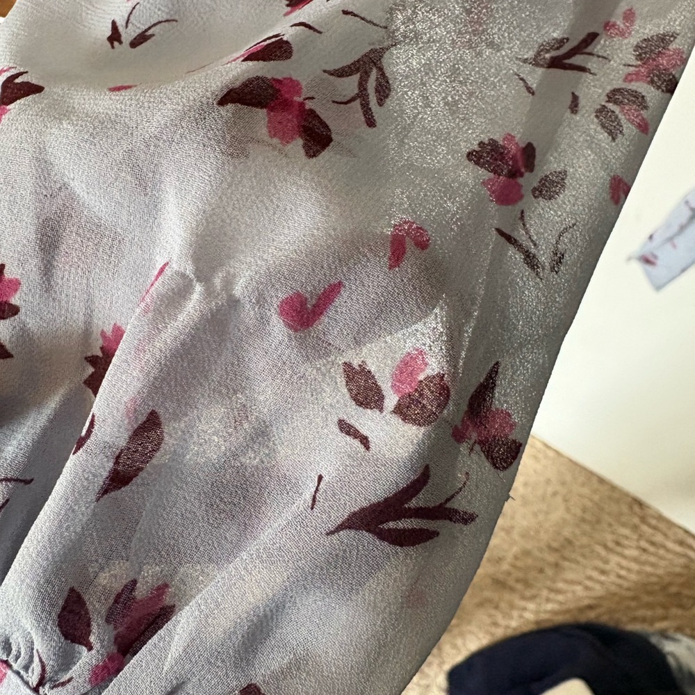 Wayf V-Neck Blouse - Blue and Red Floral - Picture 7 of 8